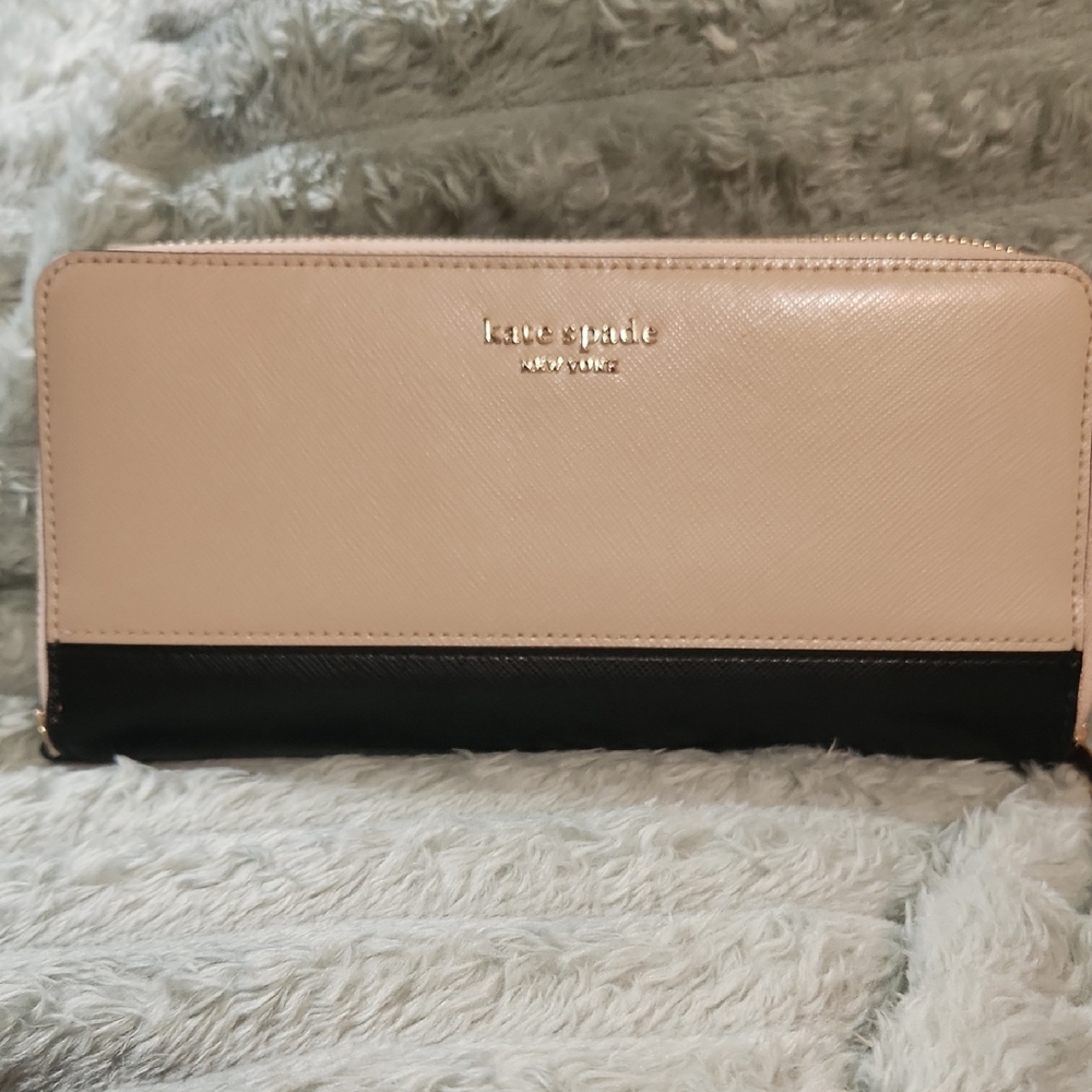 Kate Spade Cream and Black Wallet Sleek Design